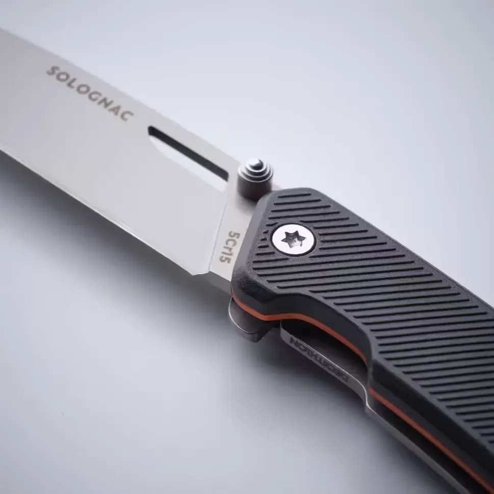 جزئیات اتصال تیغه به دسته چاقوی سولوگناک Axis 75 Grip V2